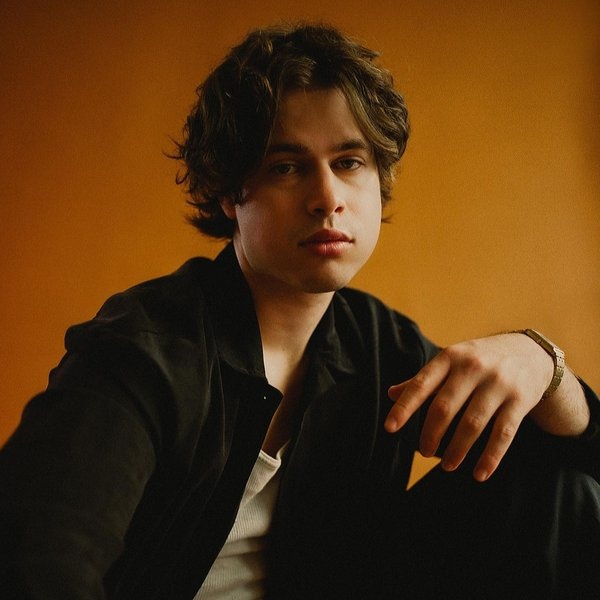 Blake Rose artist photo