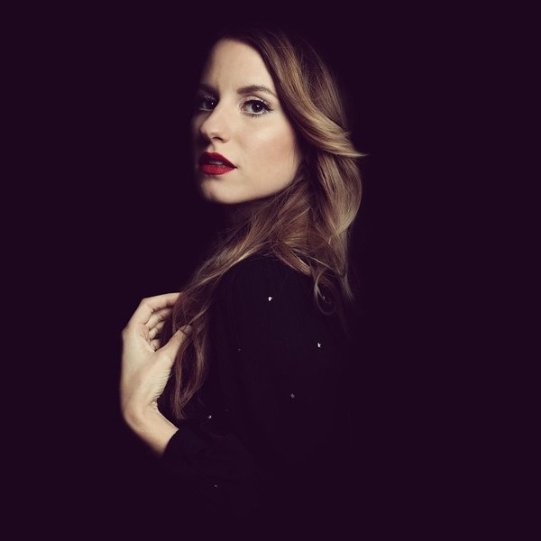 Caitlyn Smith artist photo