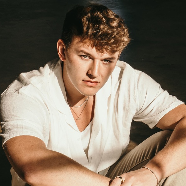 Caleb Hearn artist photo