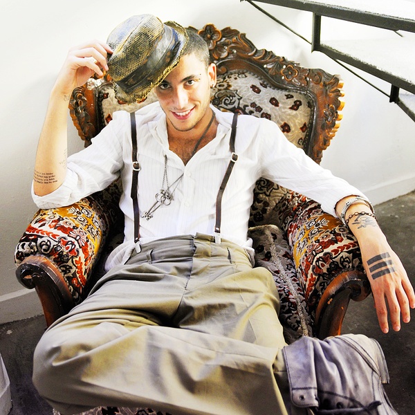 Can Bonomo artist photo