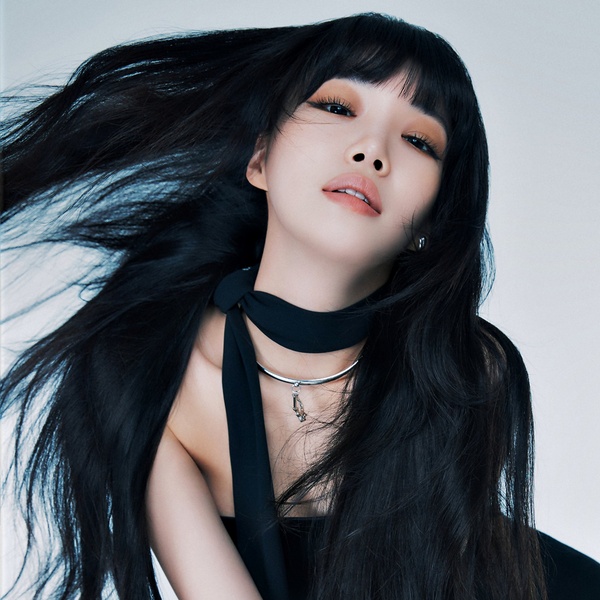 Chung Ha artist photo