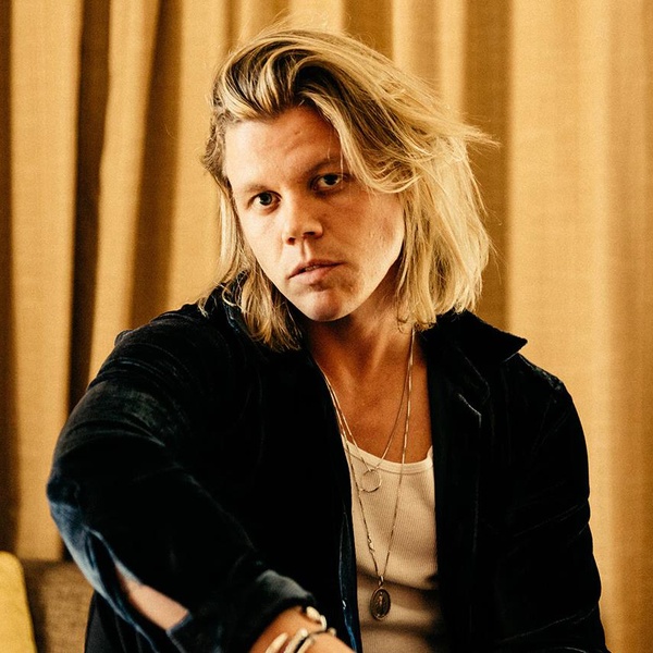 Conrad Sewell artist photo