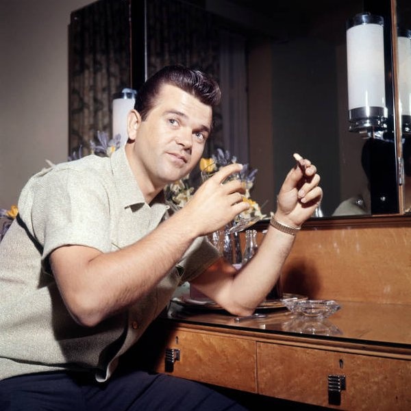 Conway Twitty artist photo
