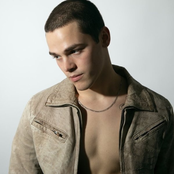 AJ Mitchell artist photo
