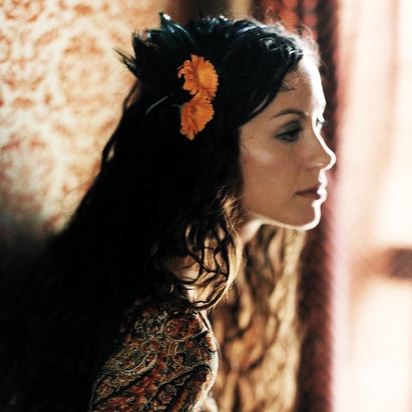 Alanis Morissette artist photo