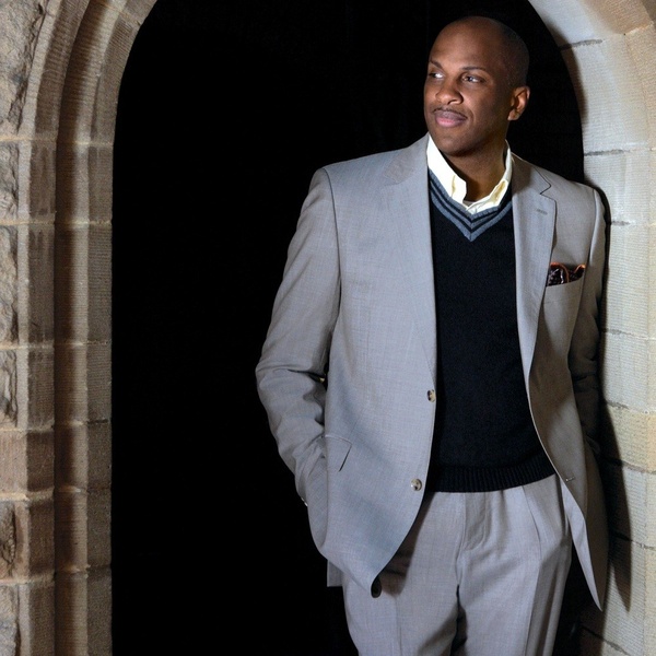 Donnie McClurkin artist photo