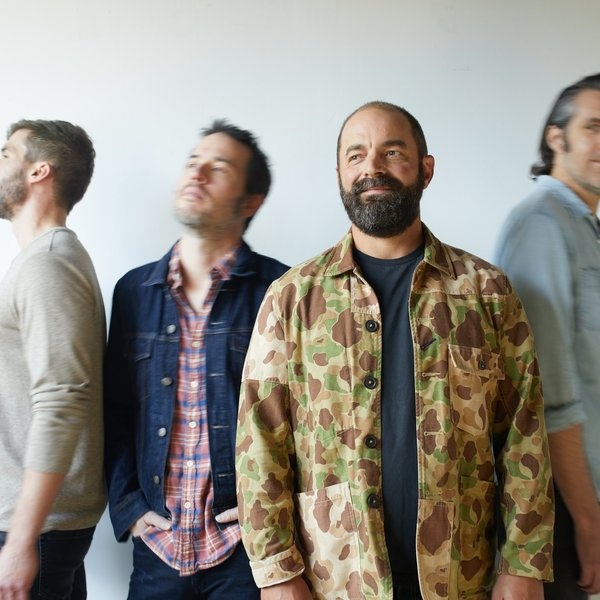 Drew Holcomb & the Neighbors artist photo