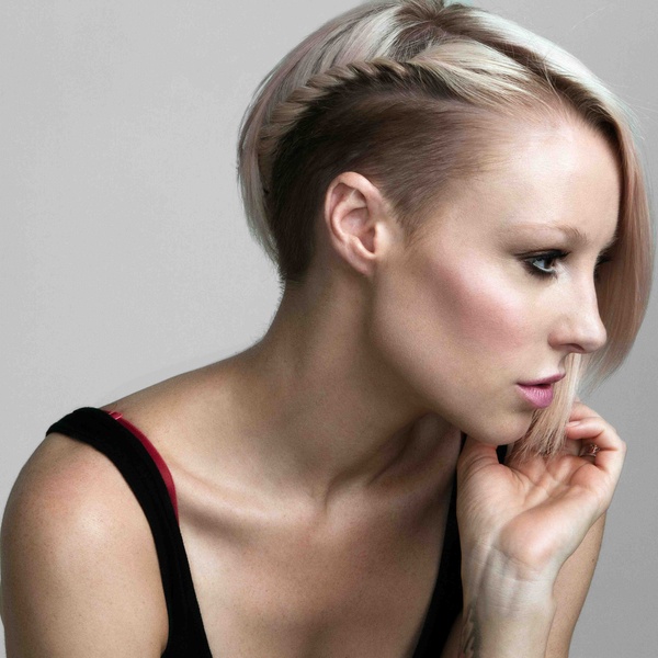 Emma Hewitt artist photo