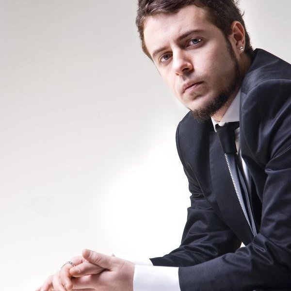 Emre Aydın artist photo