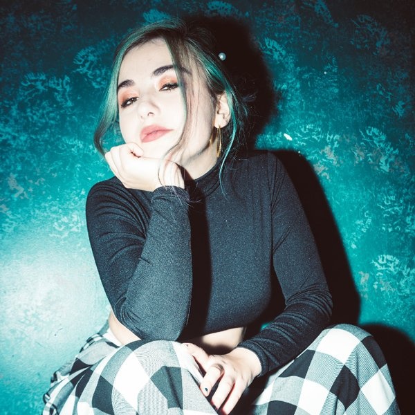ezi artist photo