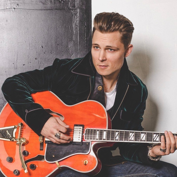 Frankie Ballard artist photo
