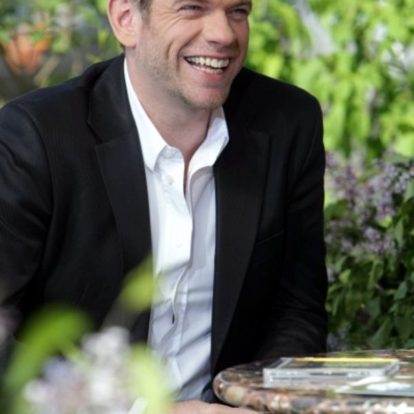 Garou artist photo