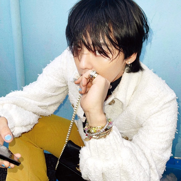 G-DRAGON artist photo