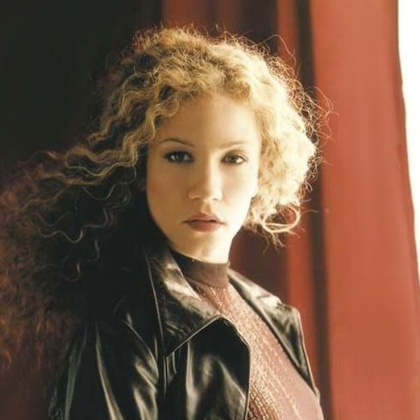 Amanda Marshall artist photo