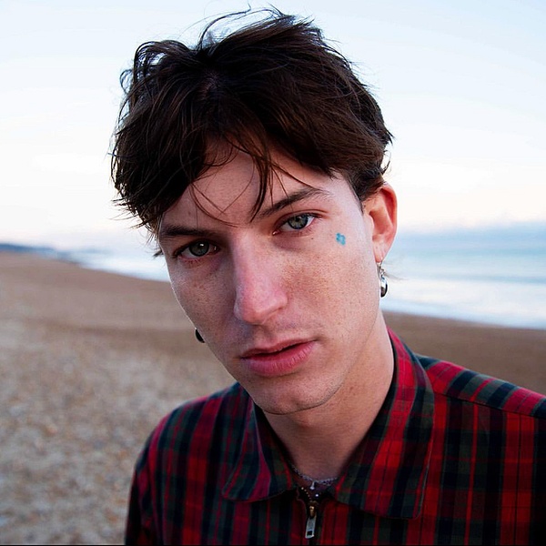 Gus Dapperton artist photo