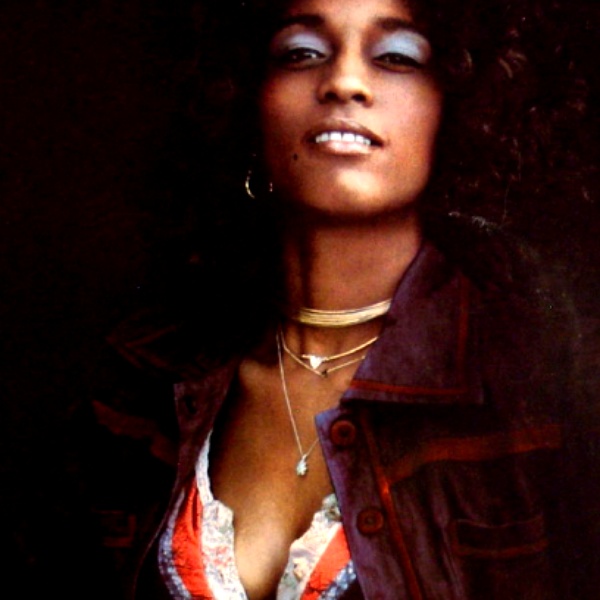 Gwen McCrae artist photo