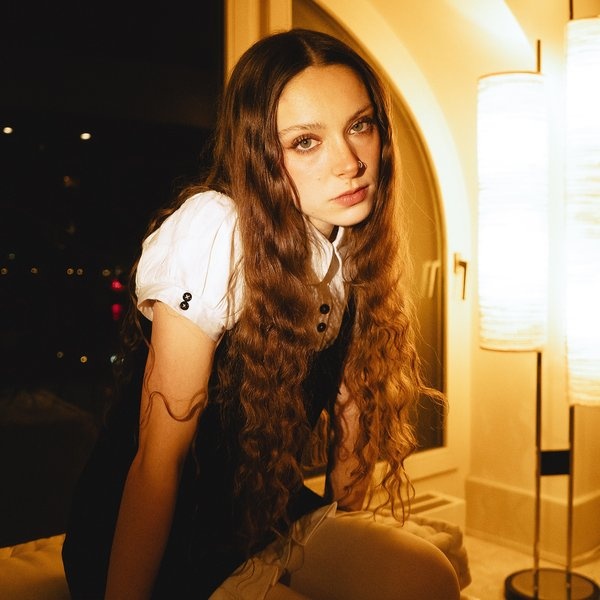 Holly Humberstone artist photo