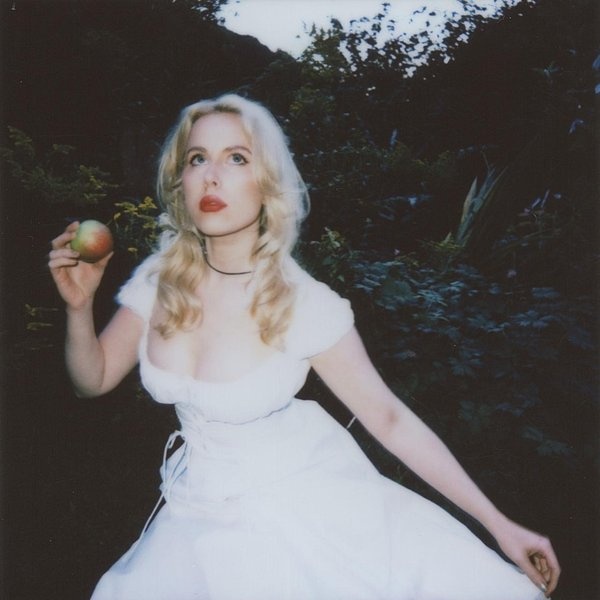 Holly Macve artist photo