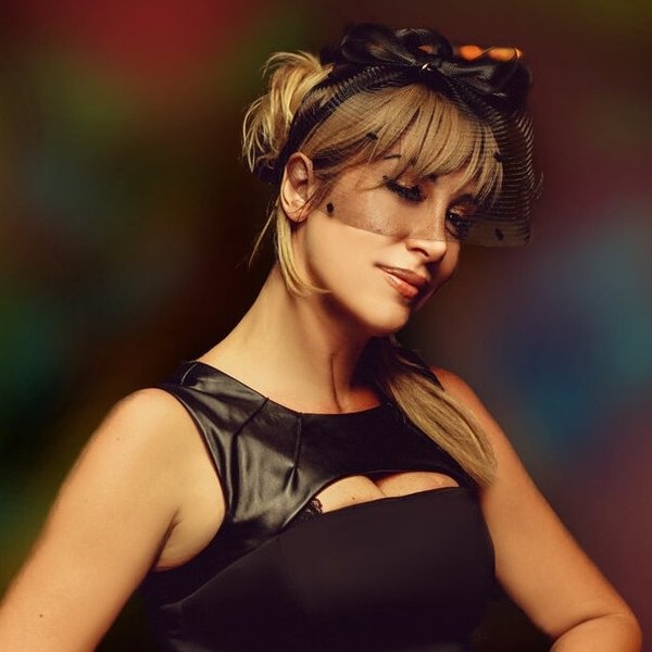 In-Grid artist photo