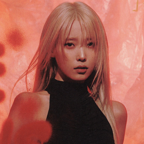 IU artist photo