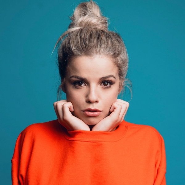 Ivy Adara artist photo
