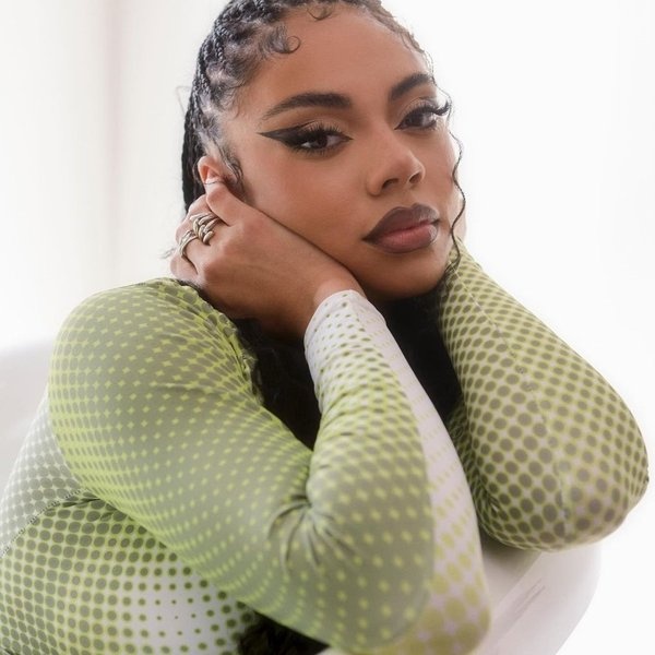 Jaz Karis artist photo