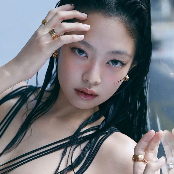 Jennie artist photo