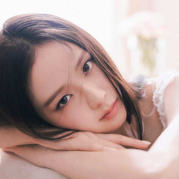 JISOO artist photo