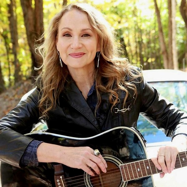Joan Osborne artist photo