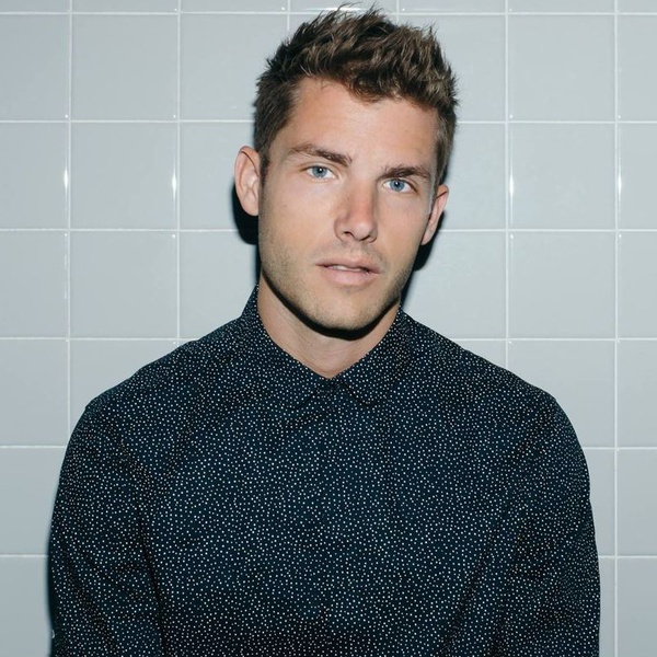 Jon McLaughlin artist photo