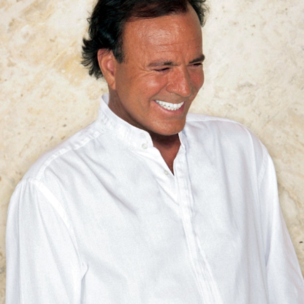 Julio Iglesias artist photo